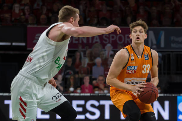 与内切牵制 与内切牵制